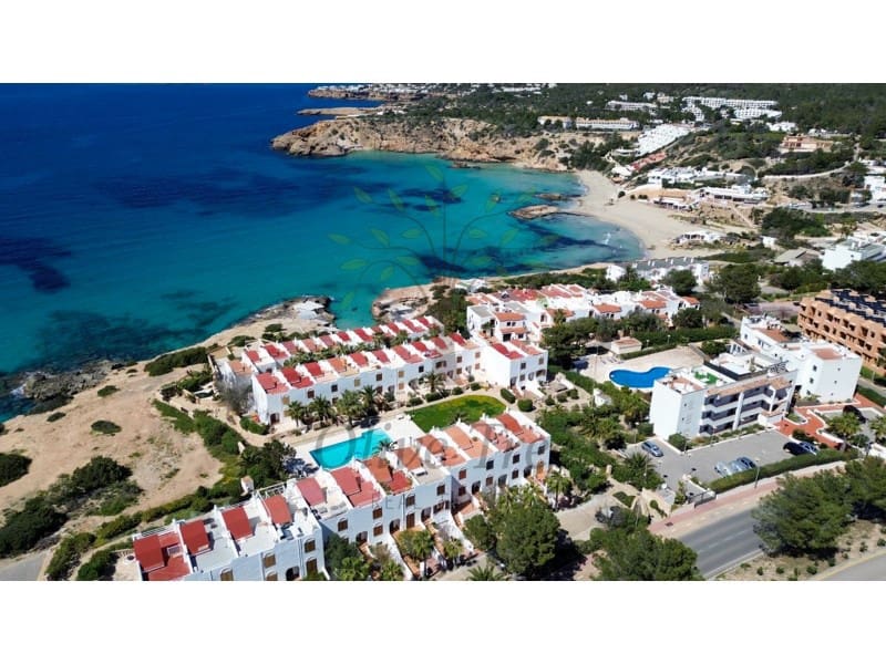 5 soveværelse Semi-Rækkehus til salg i Cala Tarida med swimmingpool garage - € 965.000 (Ref: 9110673)