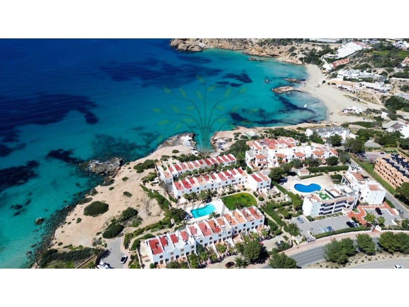 5 soveværelse Semi-Rækkehus til salg i Cala Tarida med swimmingpool garage - € 965.000 (Ref: 9110673)