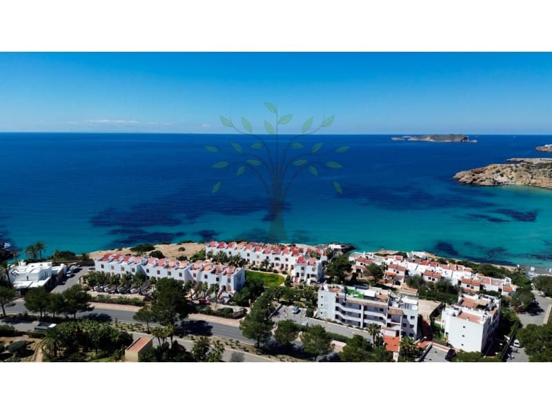 5 soveværelse Semi-Rækkehus til salg i Cala Tarida med swimmingpool garage - € 965.000 (Ref: 9110673)