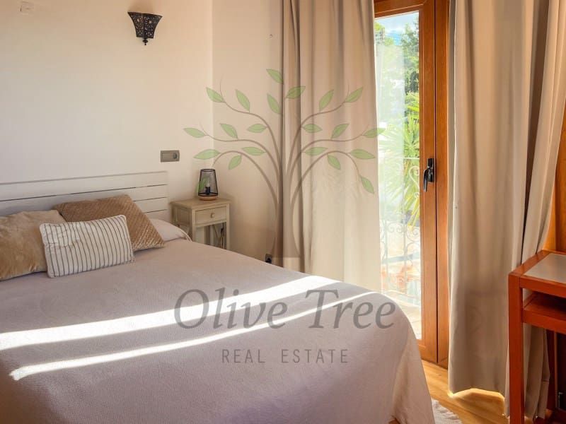 2 bedroom Apartment for rent in Cala Conta - € 1,800 (Ref: 9502487)