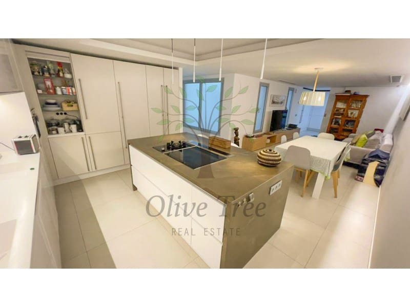 4 bedroom Apartment for sale in Ibiza / Eivissa town with pool - € 1,300,000 (Ref: 9670370)