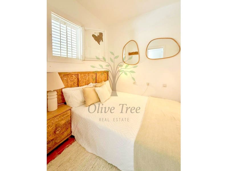 2 soverom Leilighet til leie i Cala Tarida - € 3 000 (Ref: 9674097)