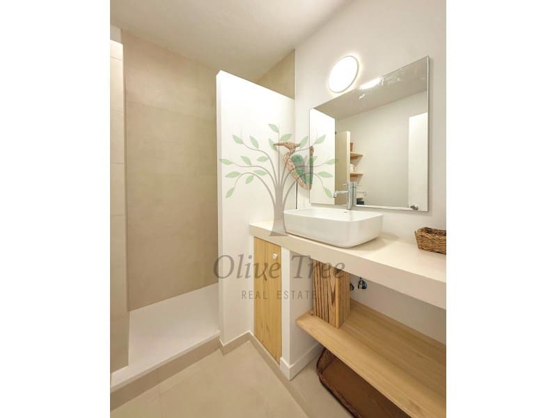 2 soverom Leilighet til leie i Cala Tarida - € 3 000 (Ref: 9674097)