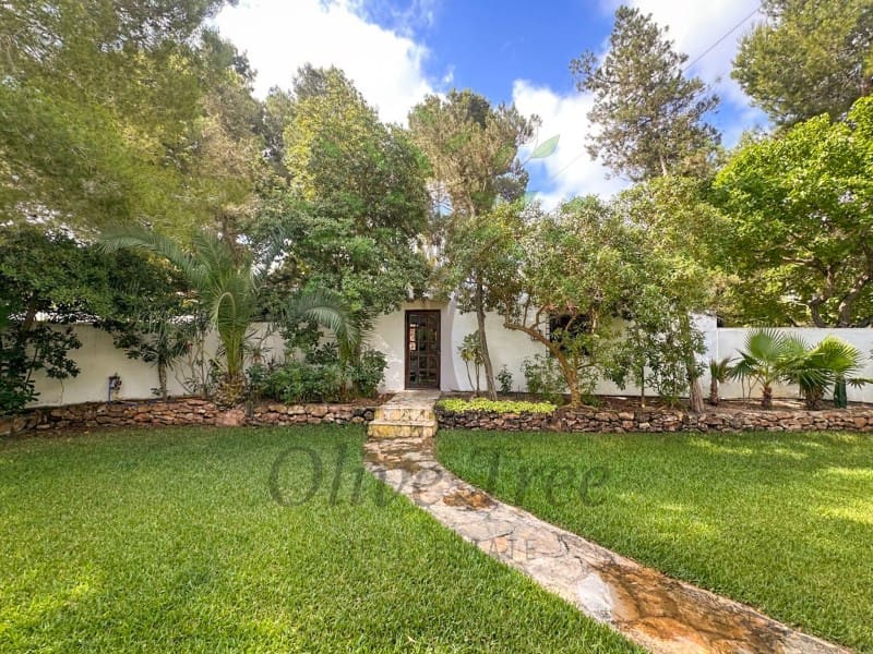 4 bedroom Finca/Country House for rent in Port des Torrent with pool garage - € 12,000 (Ref: 9899401)