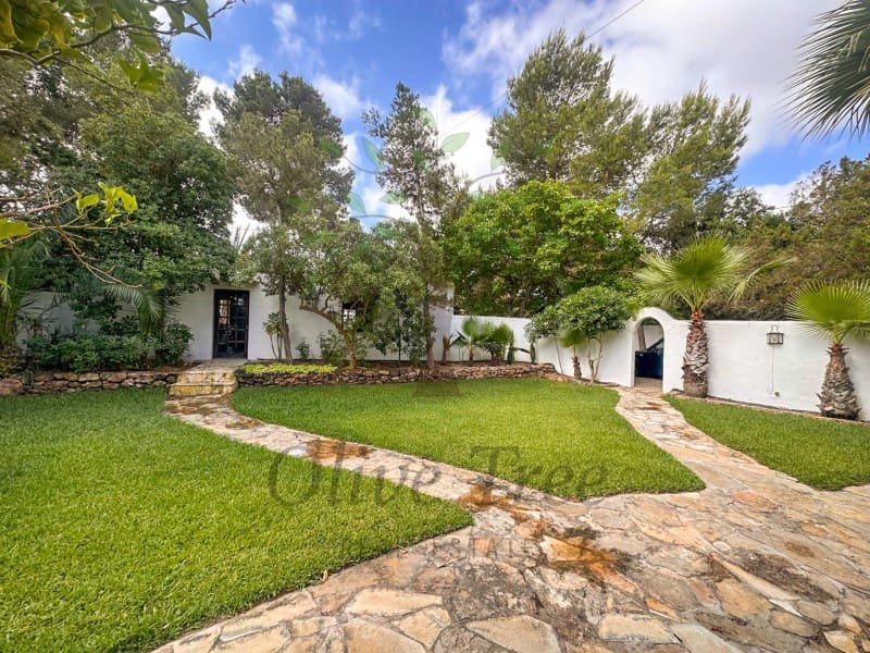 4 bedroom Finca/Country House for rent in Port des Torrent with pool garage - € 12,000 (Ref: 9899401)