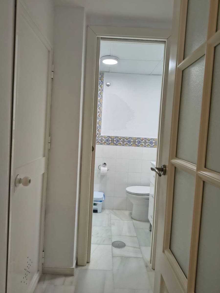 1 slaapkamer Appartement te huur in Sevilla stad met garage - € 900 (Ref: 10078946)
