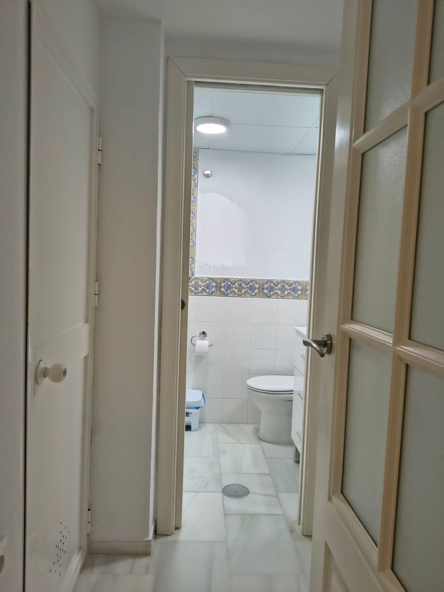 1 slaapkamer Appartement te huur in Sevilla stad met garage - € 900 (Ref: 10078946)