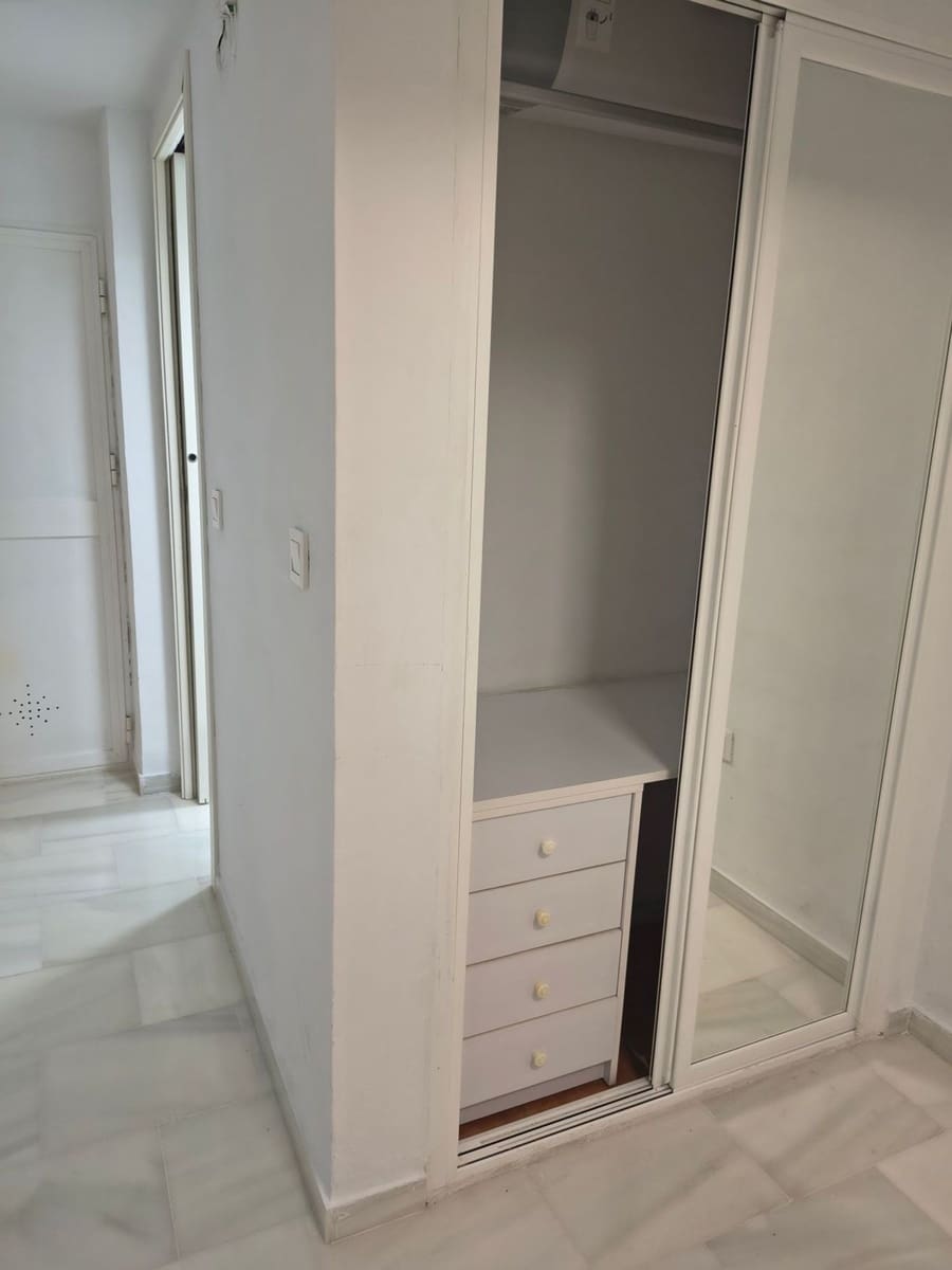 1 slaapkamer Appartement te huur in Sevilla stad met garage - € 900 (Ref: 10078946)