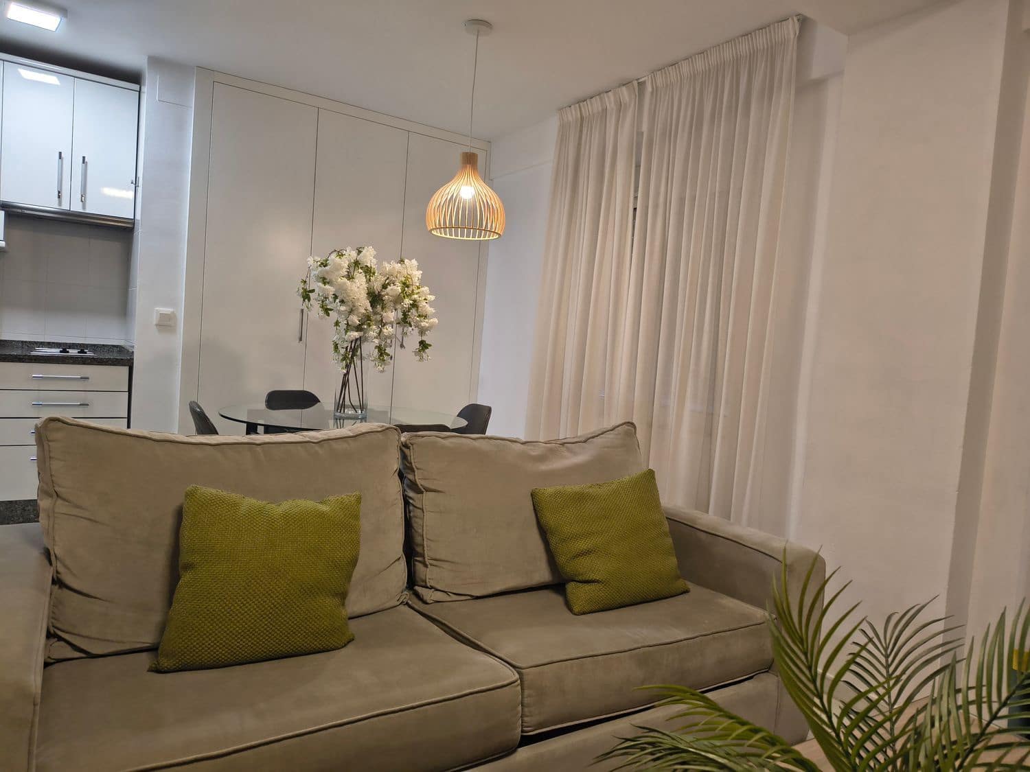 1 slaapkamer Appartement te huur in Sevilla stad met garage - € 900 (Ref: 10078946)