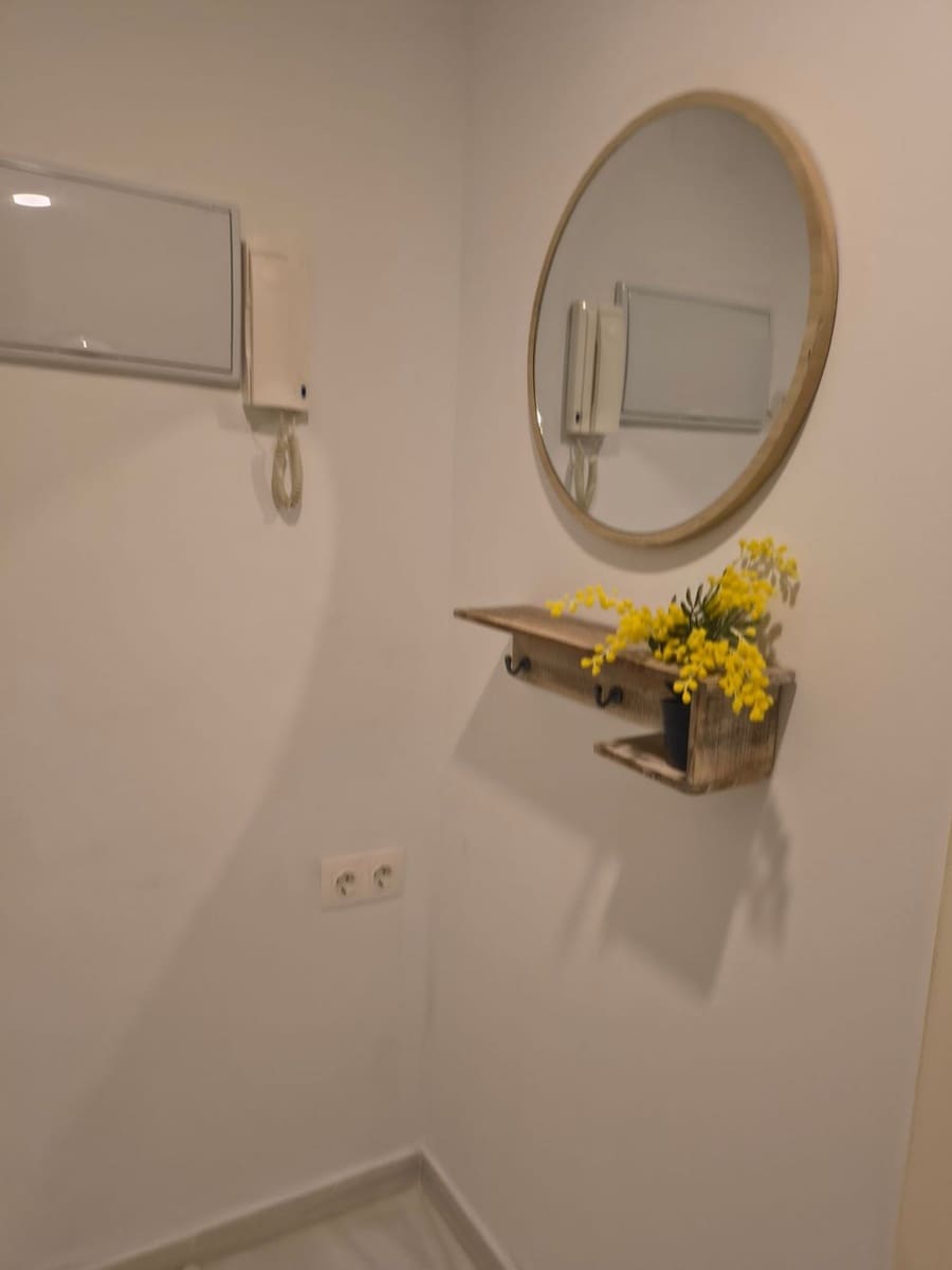 1 slaapkamer Appartement te huur in Sevilla stad met garage - € 900 (Ref: 10078946)