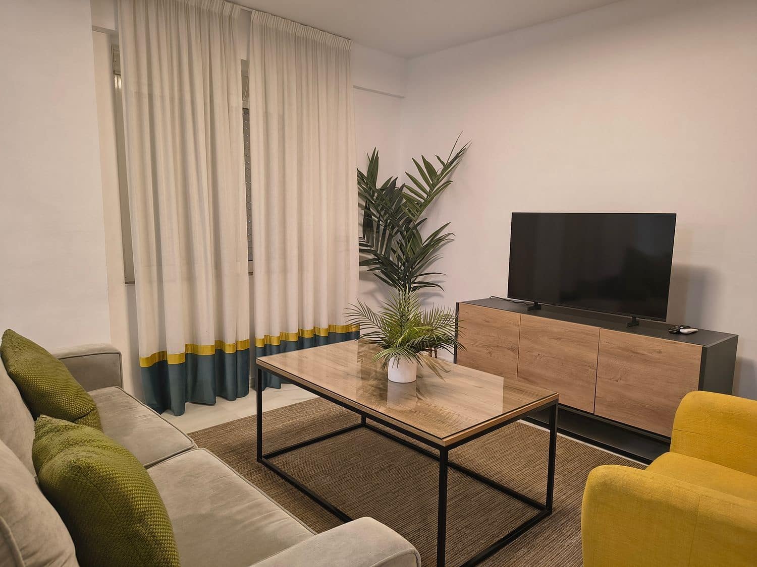 1 slaapkamer Appartement te huur in Sevilla stad met garage - € 900 (Ref: 10078946)