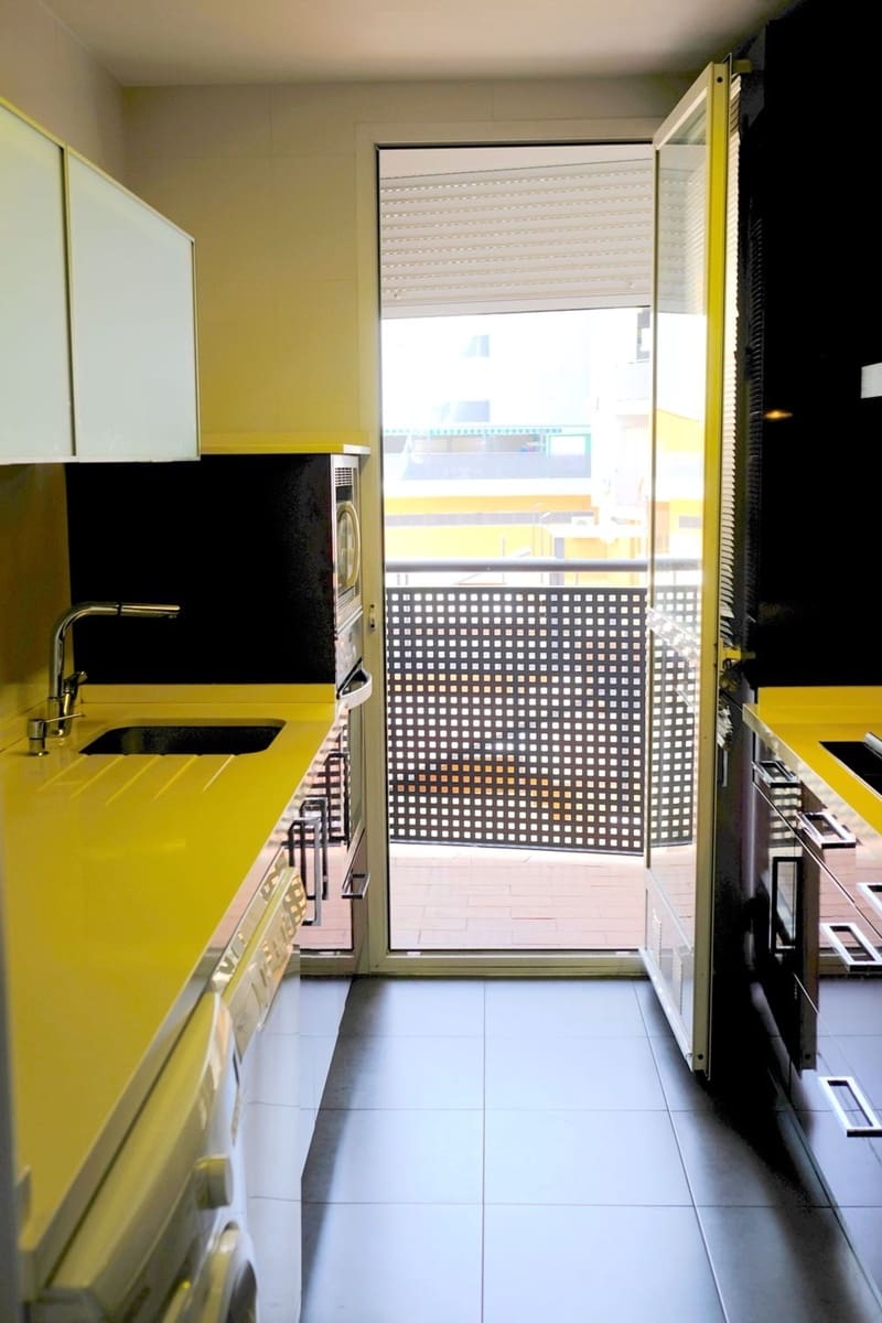2 soverom Leilighet til salgs i Sevilla by med garasje - € 229 500 (Ref: 10078947)