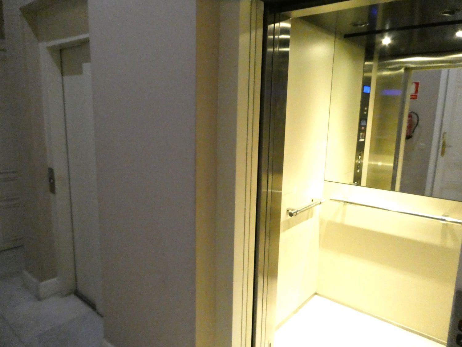 2 Zimmer Apartment zu verkaufen in Sevilla Stadt mit Pool Garage - 400.000 € (Ref: 10078948)