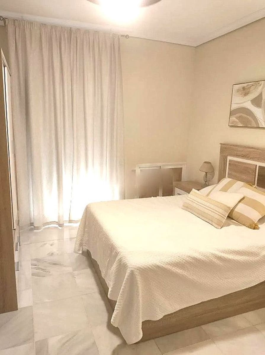 1 sovrum Lägenhet till salu i Sevilla stad med garage - 389 900 € (Ref: 10127612)