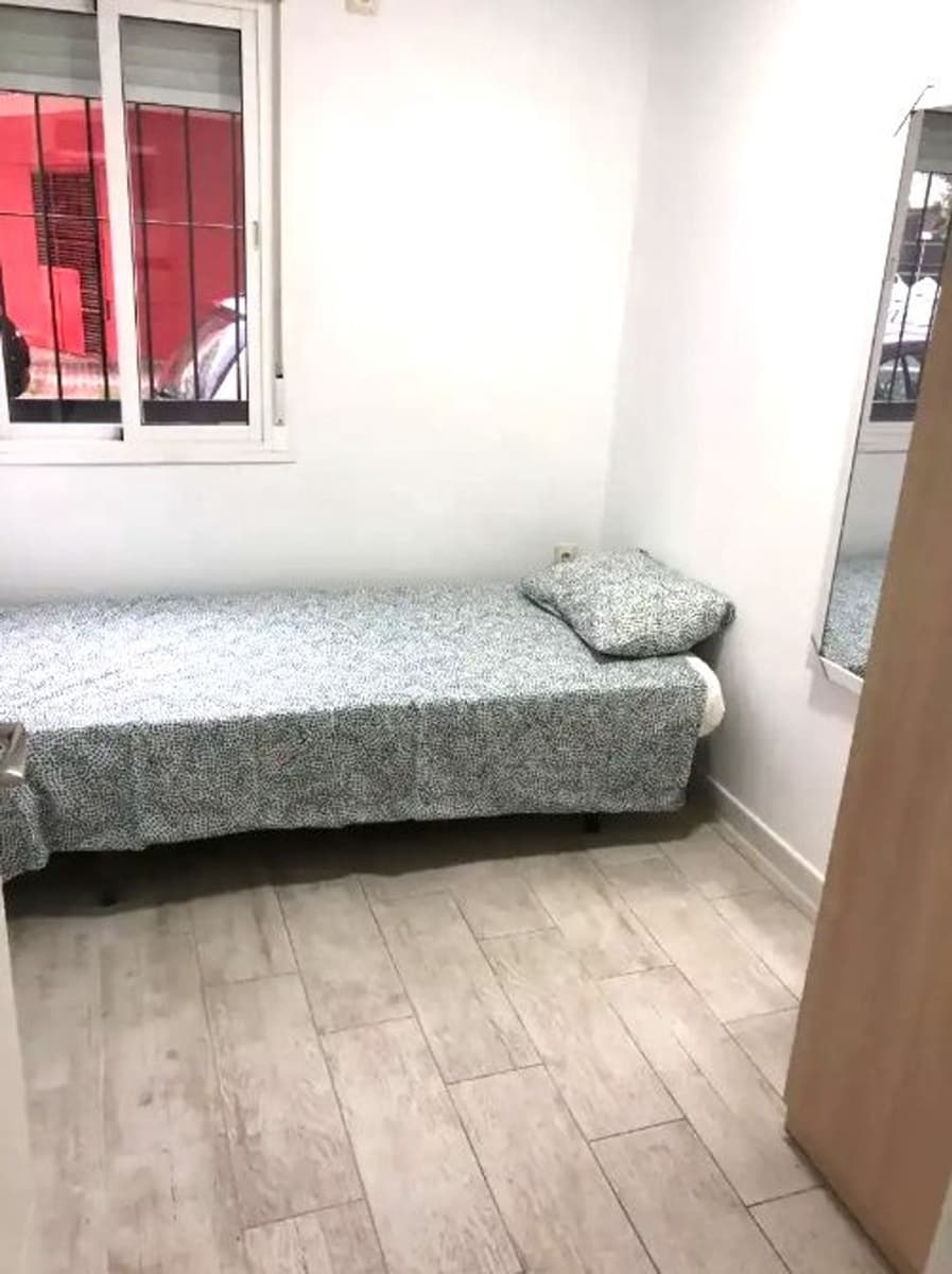 3 bedroom Apartment for sale in Seville city with garage - € 299,999 (Ref: 10135564)