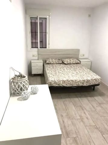 3 bedroom Apartment for sale in Triana Oeste, Seville city with garage - € 299,999 (Ref: 10135564)