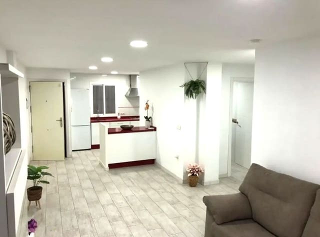 3 bedroom Apartment for sale in Triana Oeste, Seville city with garage - € 299,999 (Ref: 10135564)