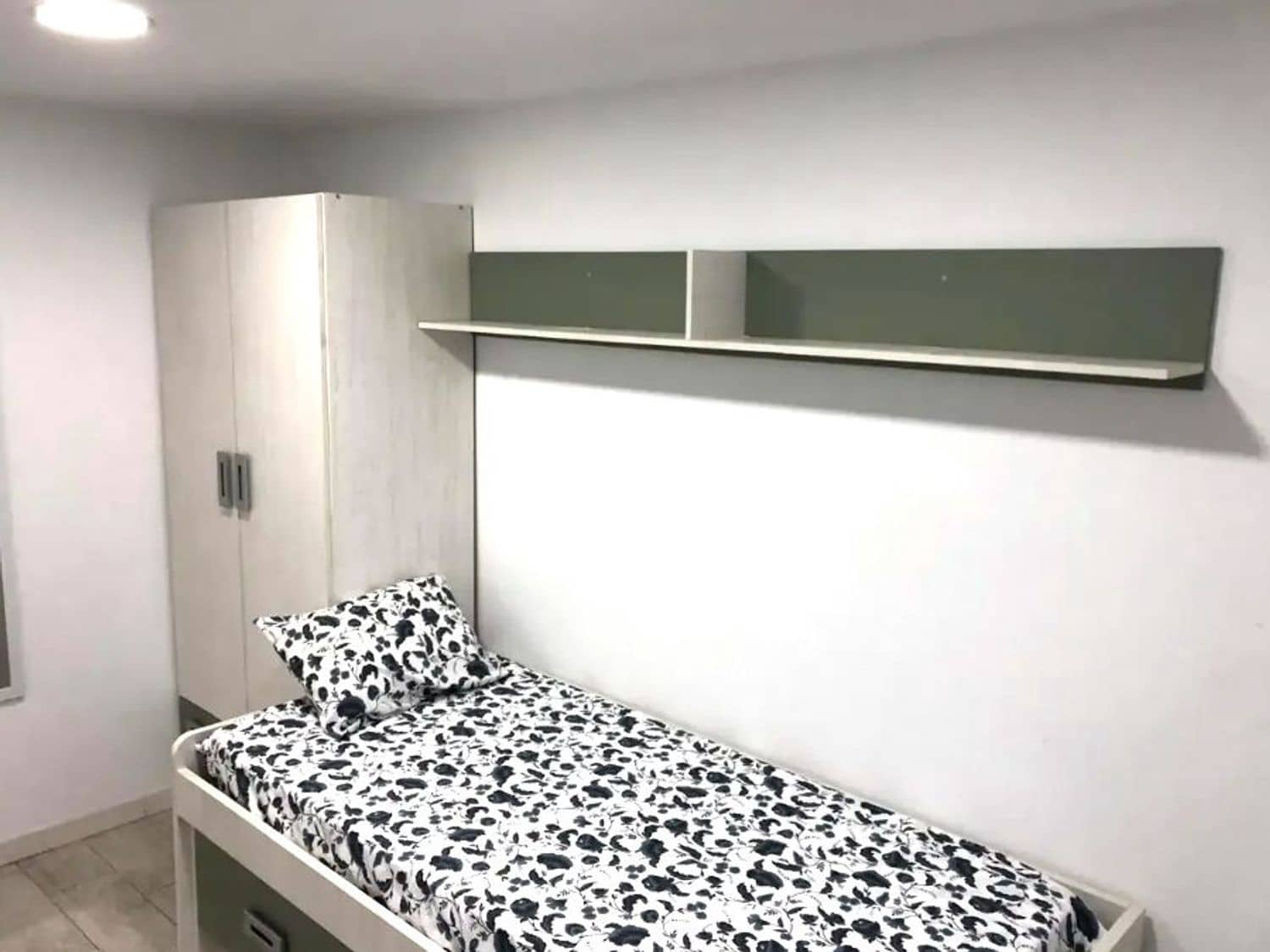 3 bedroom Apartment for sale in Seville city with garage - € 299,999 (Ref: 10135564)