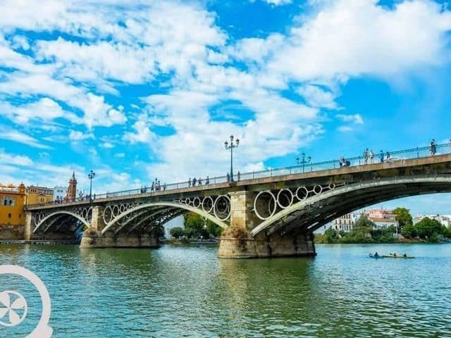 3 bedroom Apartment for sale in Triana Oeste, Seville city with garage - € 299,999 (Ref: 10135564)