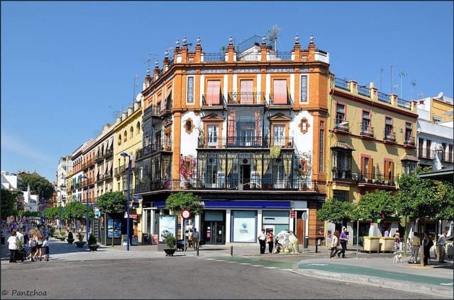 3 bedroom Apartment for sale in Triana Oeste, Seville city with garage - € 299,999 (Ref: 10135564)
