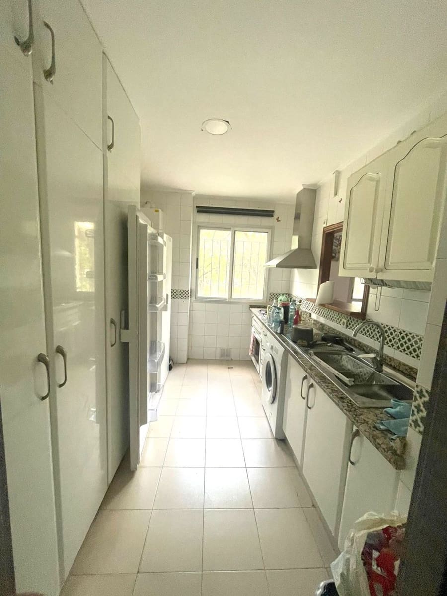 3 soverom Leilighet til salgs i Sevilla by med svømmebasseng garasje - € 125 000 (Ref: 10171051)