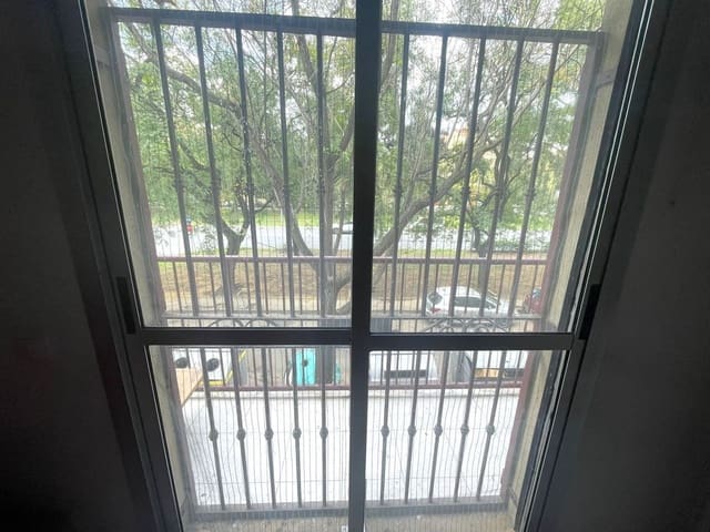 3 sypialnia Apartament na sprzedaż w Avda. de la Paz, Miasto Sewilla z basenem garażem - 125 000 € (Ref: 10171051)