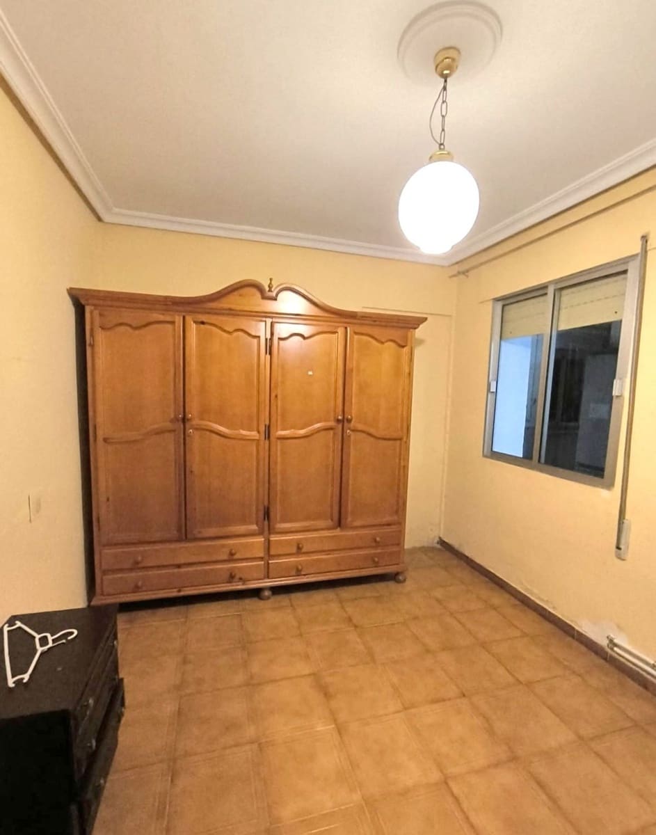 3 soveværelse Lejlighed til salg i Sevilla by med garage - € 200.000 (Ref: 9413728)