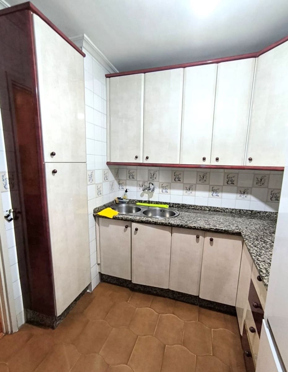 3 soveværelse Lejlighed til salg i Sevilla by med garage - € 200.000 (Ref: 9413728)