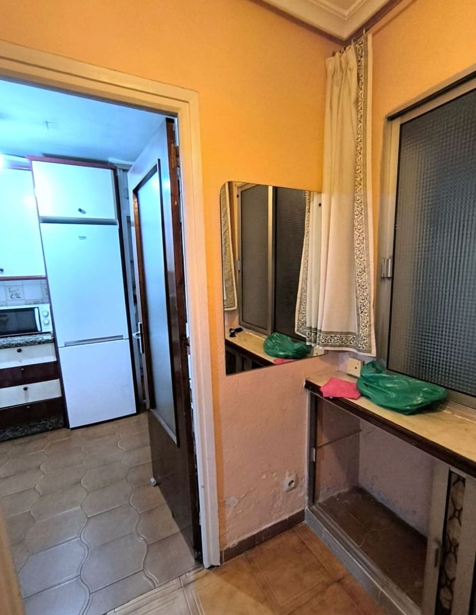 3 soveværelse Lejlighed til salg i Sevilla by med garage - € 200.000 (Ref: 9413728)