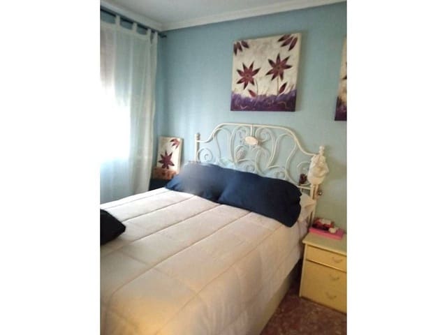 2 bedroom Townhouse for sale in Triana Oeste, Seville city with garage - € 250,000 (Ref: 9413731)