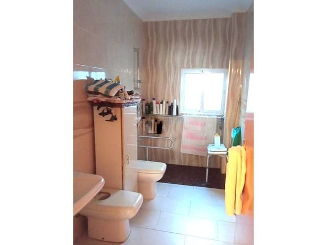 2 bedroom Townhouse for sale in Triana Oeste, Seville city with garage - € 250,000 (Ref: 9413731)