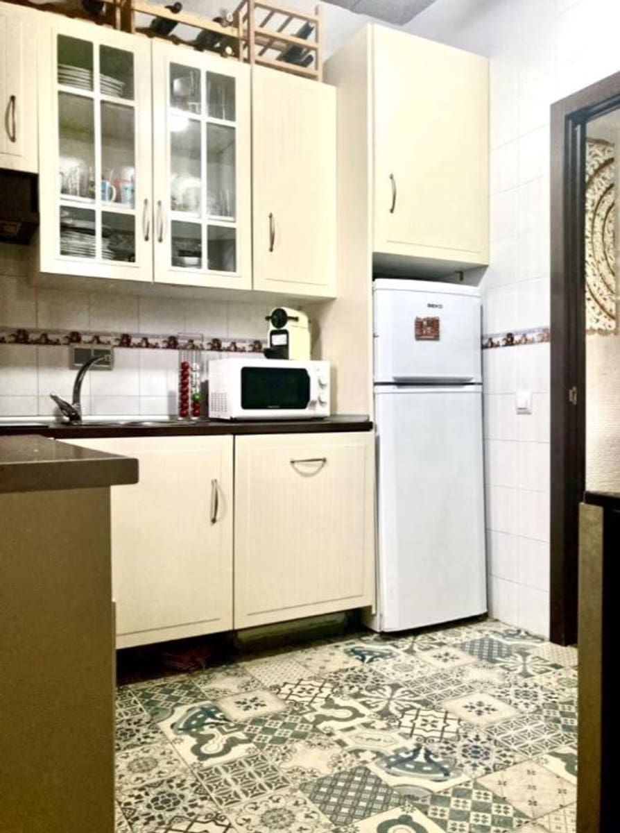 8 soveværelse Byhus til salg i Sevilla by med garage - € 510.000 (Ref: 9413734)