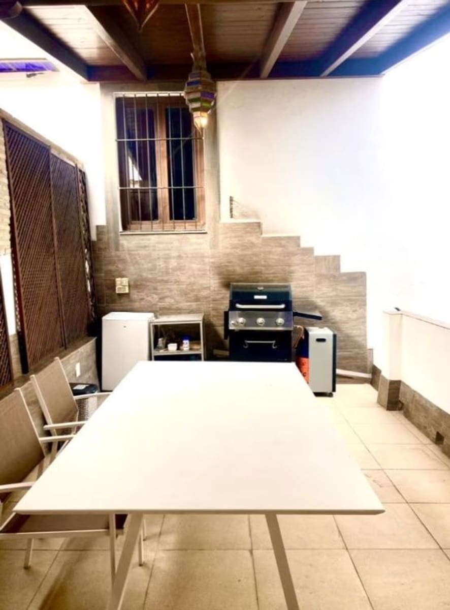 8 soveværelse Byhus til salg i Sevilla by med garage - € 510.000 (Ref: 9413734)