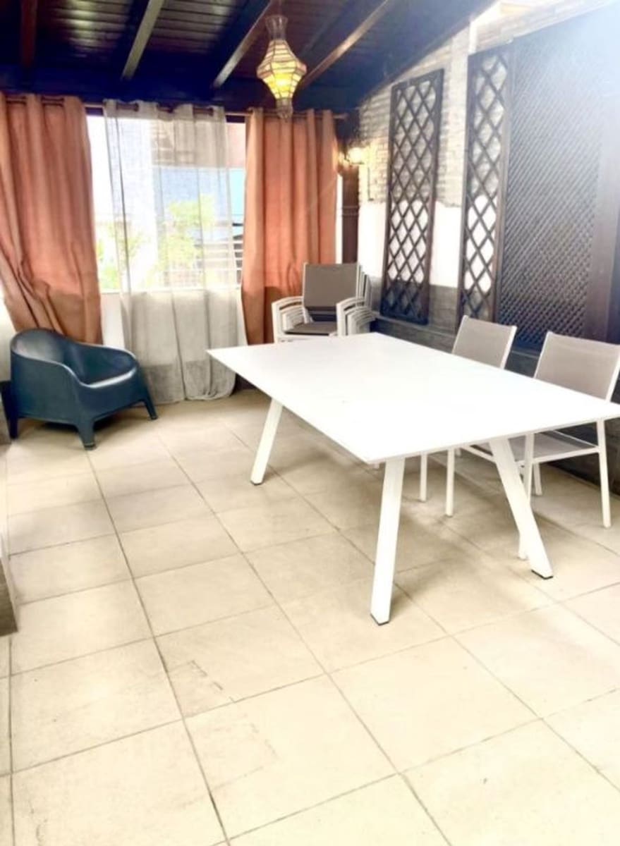 8 soveværelse Byhus til salg i Sevilla by med garage - € 510.000 (Ref: 9413734)