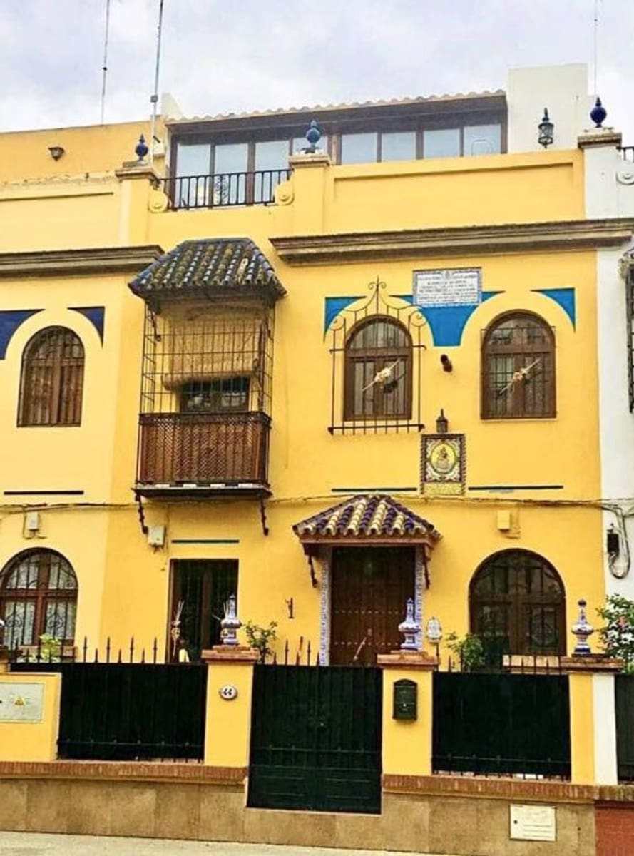 8 soveværelse Byhus til salg i Sevilla by med garage - € 510.000 (Ref: 9413734)