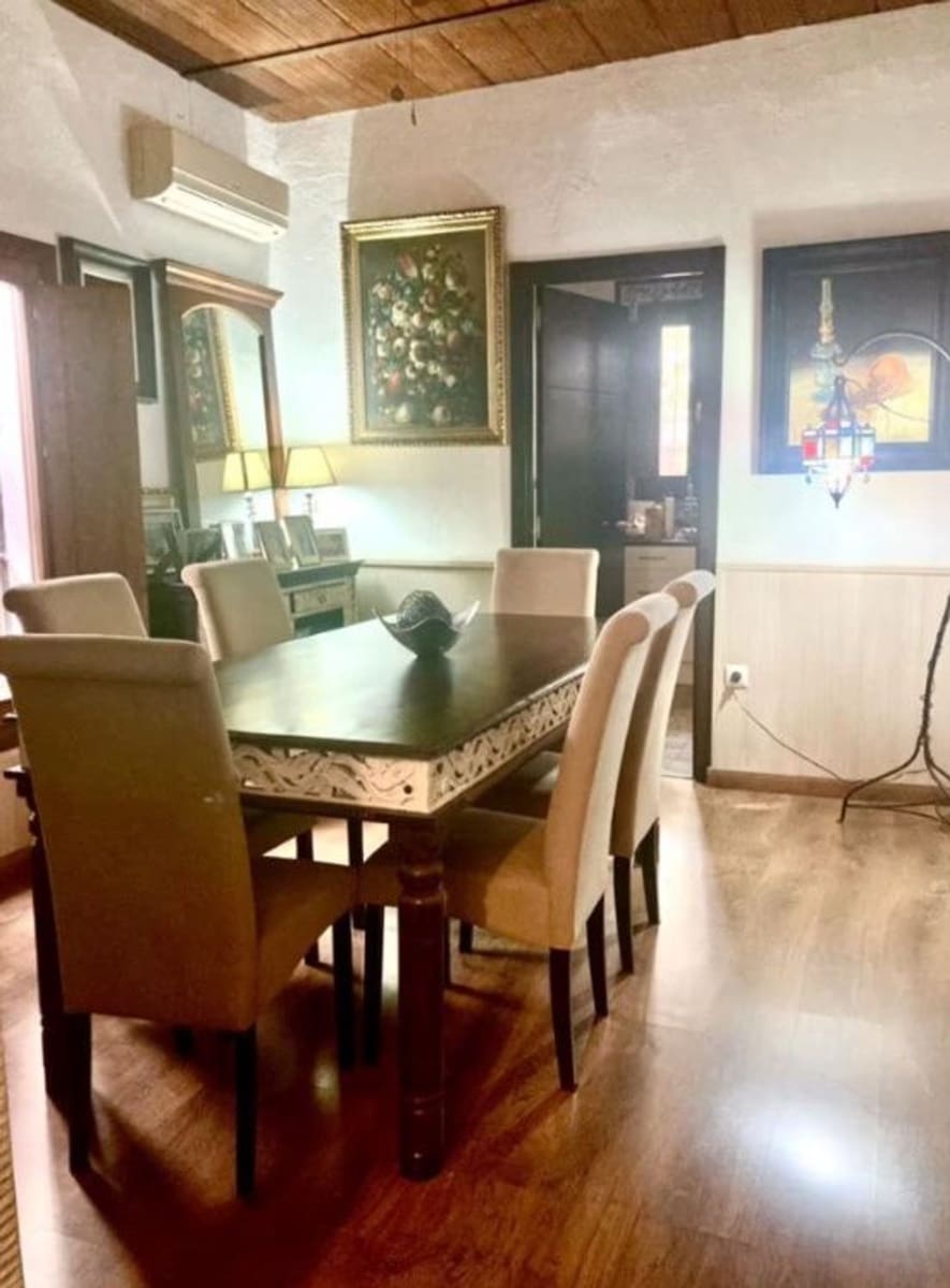 8 soveværelse Byhus til salg i Sevilla by med garage - € 510.000 (Ref: 9413734)