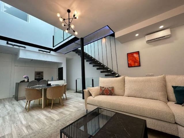 Townhouse for sale in Nervión, Seville city - € 465,000 (Ref: 9413844)