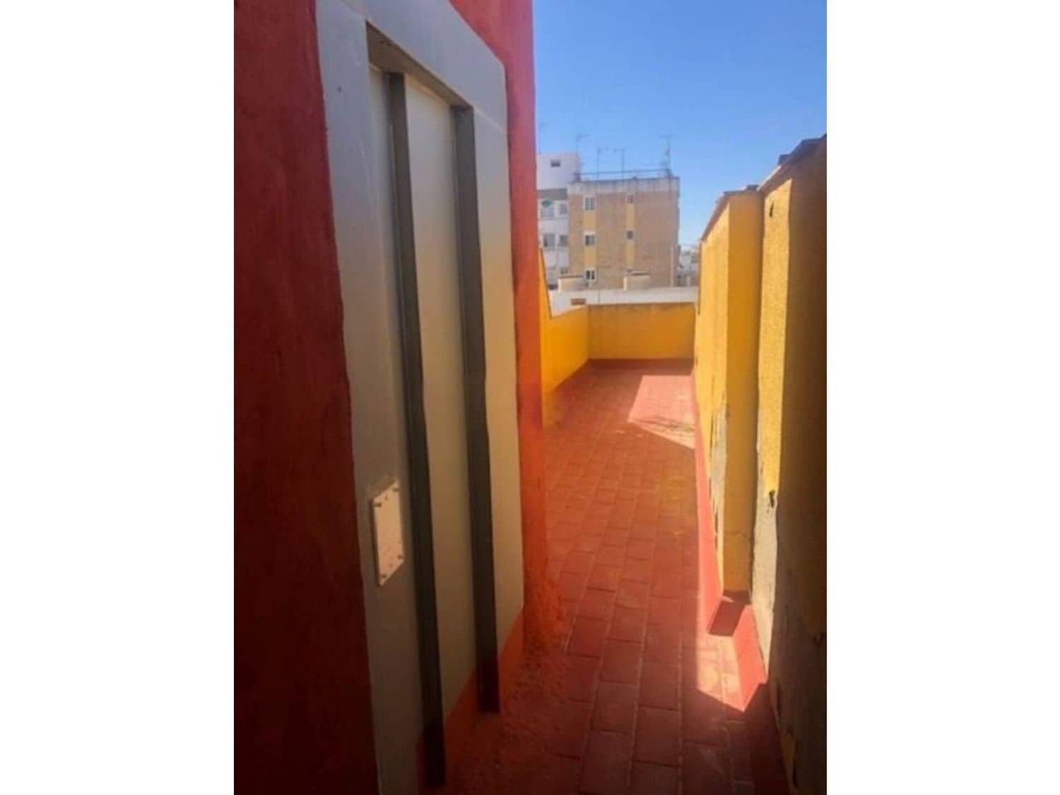 4 soveværelse Semi-Rækkehus til salg i Sevilla by - € 328.000 (Ref: 9413846)