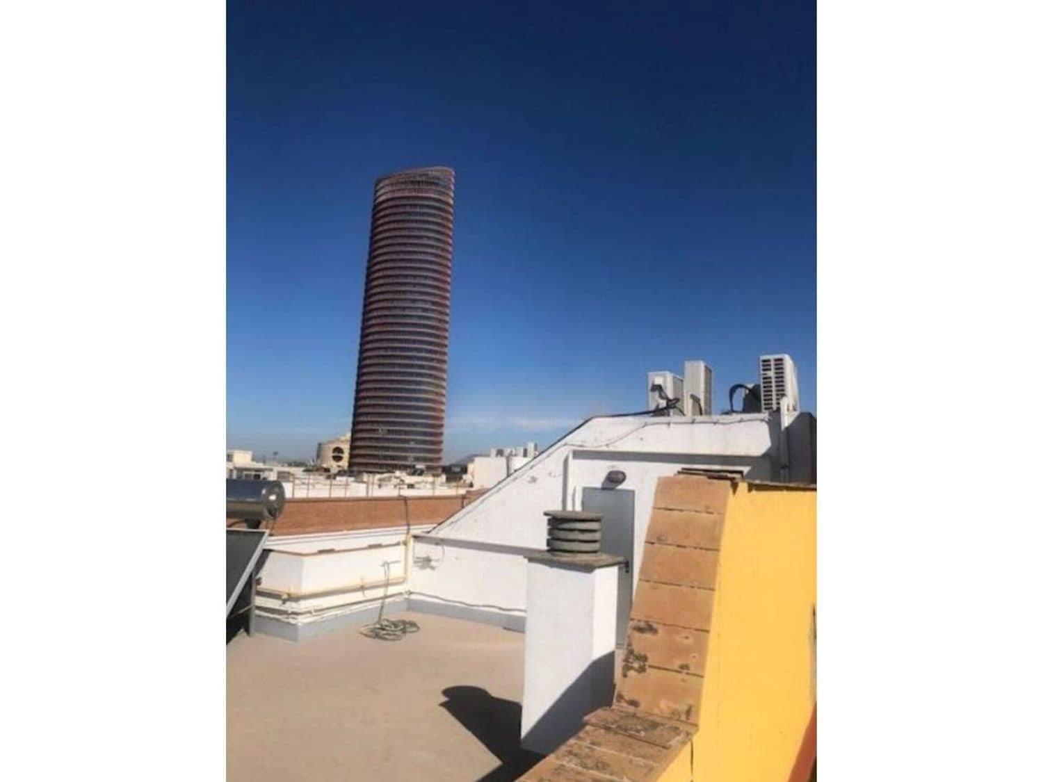 4 soveværelse Semi-Rækkehus til salg i Sevilla by - € 328.000 (Ref: 9413846)