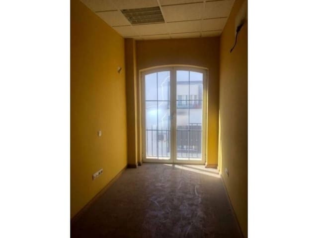 4 bedroom Semi-detached Villa for sale in Triana Oeste, Seville city - € 328,000 (Ref: 9413846)