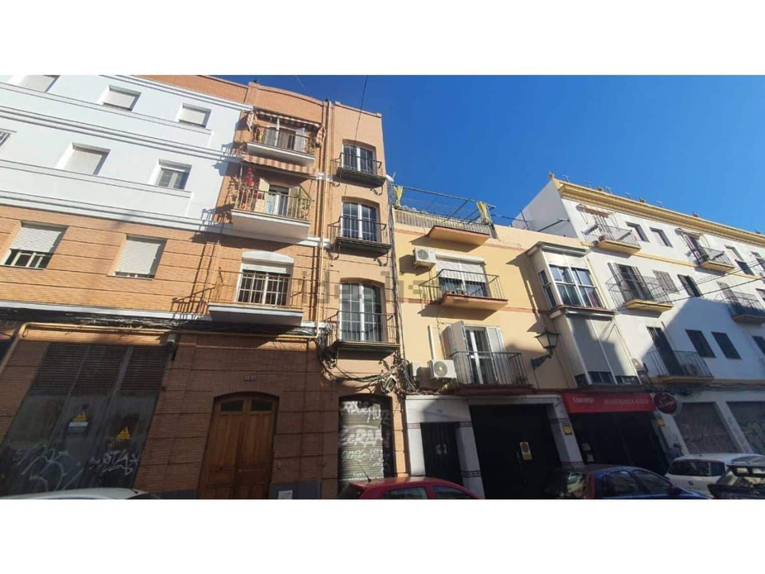 4 soveværelse Semi-Rækkehus til salg i Sevilla by - € 328.000 (Ref: 9413846)