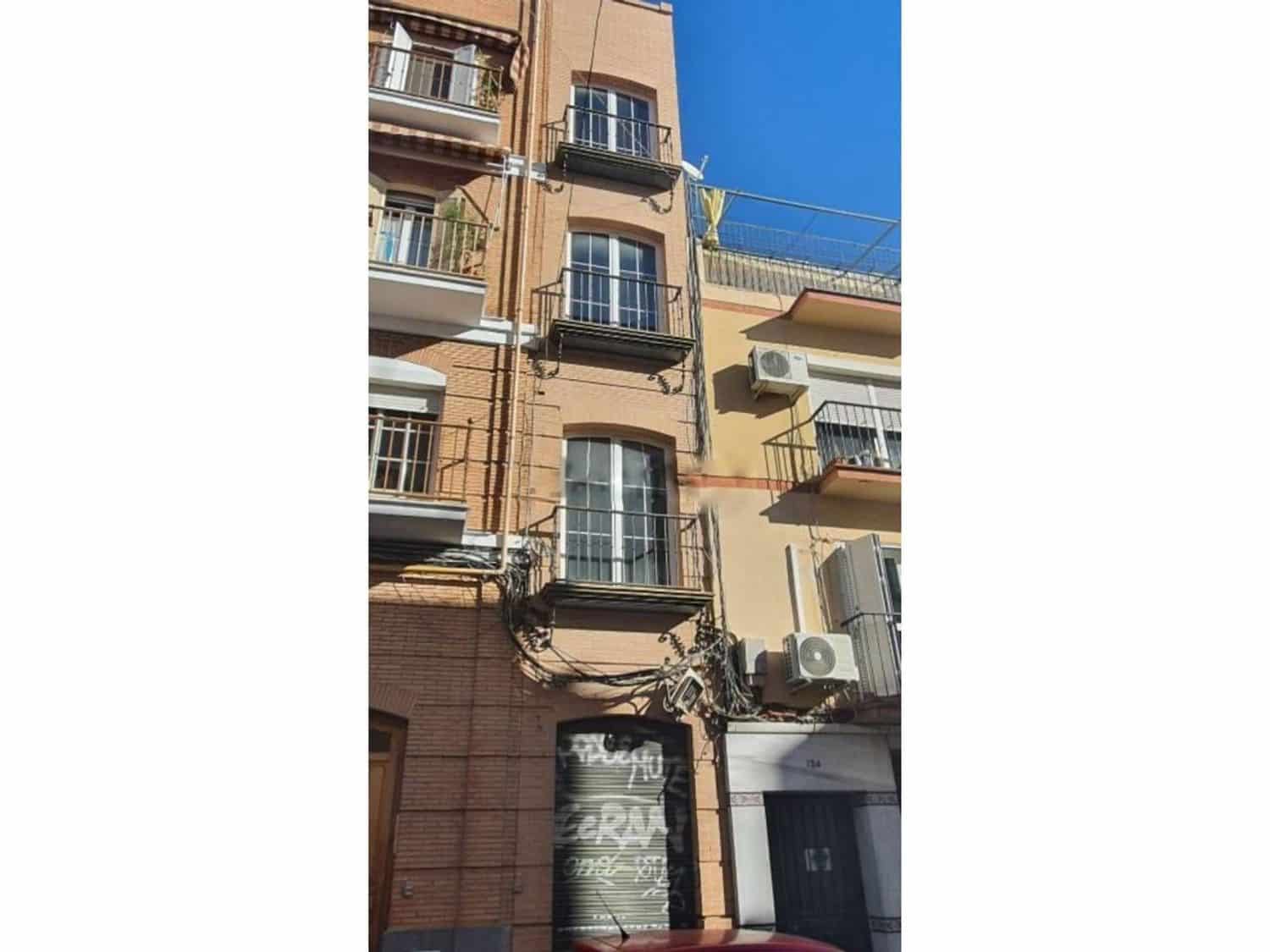 4 soveværelse Semi-Rækkehus til salg i Sevilla by - € 328.000 (Ref: 9413846)