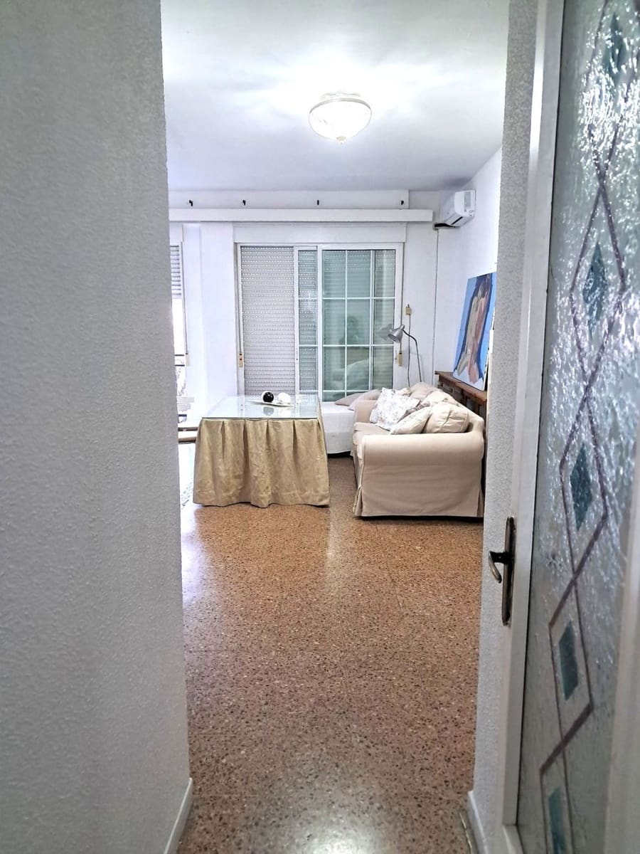 3 quarto Apartamento para arrendar em Sevilha cidade - 1 100 € (Ref: 9419384)