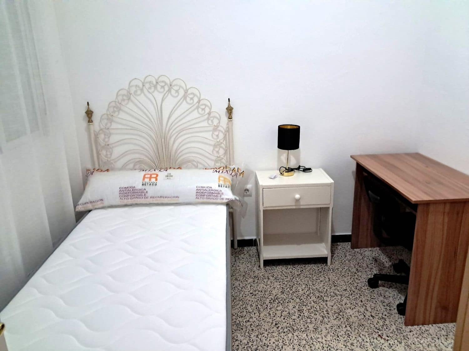 3 quarto Apartamento para arrendar em Sevilha cidade - 1 100 € (Ref: 9419384)