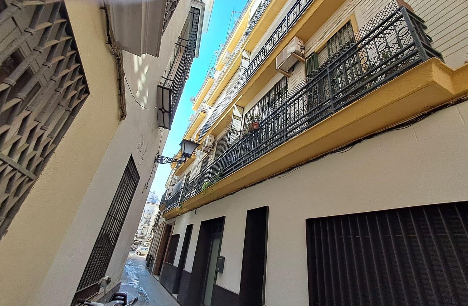 3 quarto Apartamento para arrendar em Sevilha cidade - 1 100 € (Ref: 9419384)