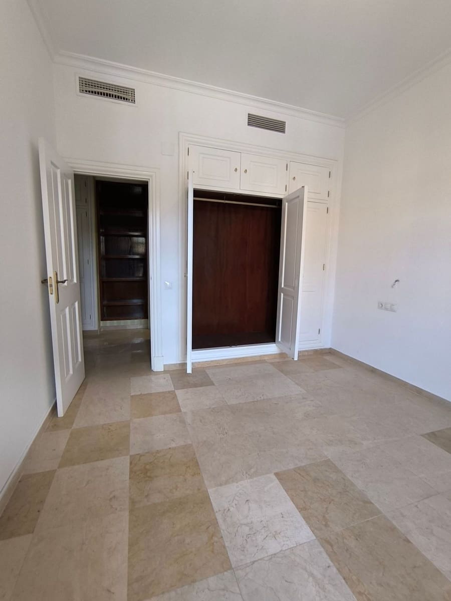 4 soveværelse Lejlighed til salg i Sevilla by med garage - € 2.500.000 (Ref: 9568104)