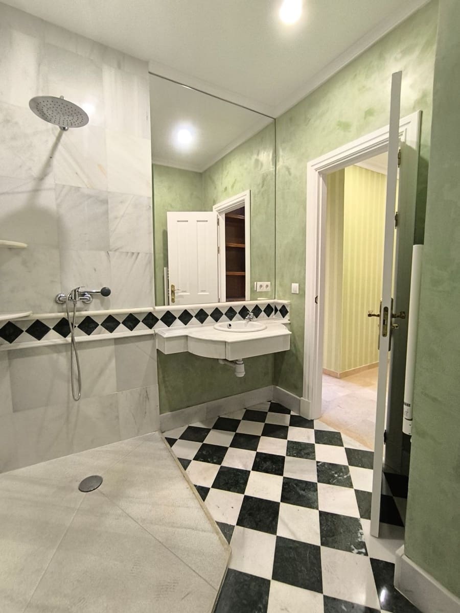 4 soveværelse Lejlighed til salg i Sevilla by med garage - € 2.500.000 (Ref: 9568104)