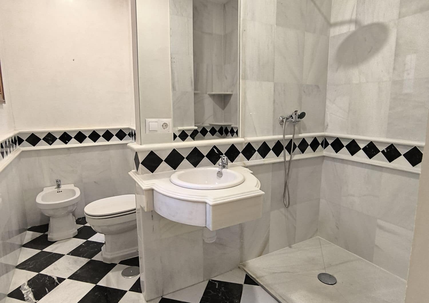 4 soveværelse Lejlighed til salg i Sevilla by med garage - € 2.500.000 (Ref: 9568104)