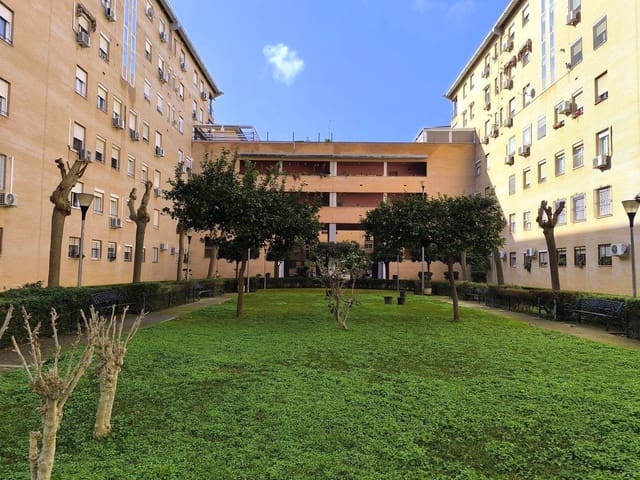 Apartamento de 3 habitaciones en Bda. Pino Montano, Sevilla ciudad en venta con garaje - 210.000 € (Ref: 9598597)