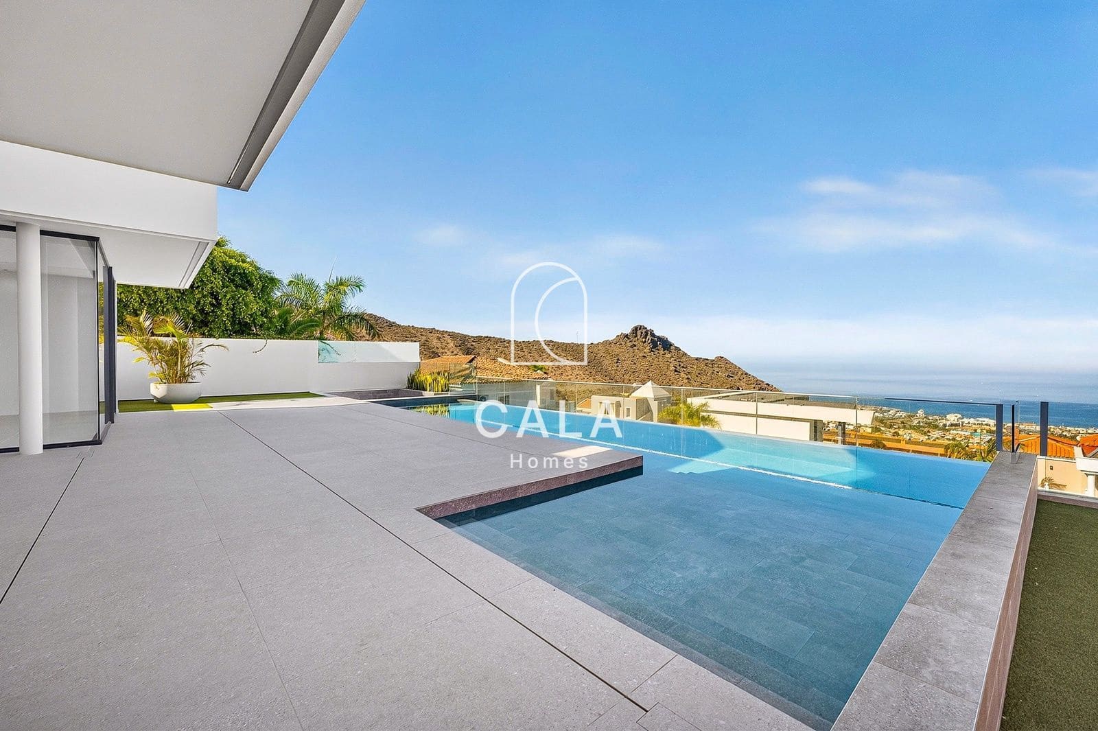 6 bedroom Townhouse for sale in Roque del Conde with pool garage - € 2,400,000 (Ref: 10021403)